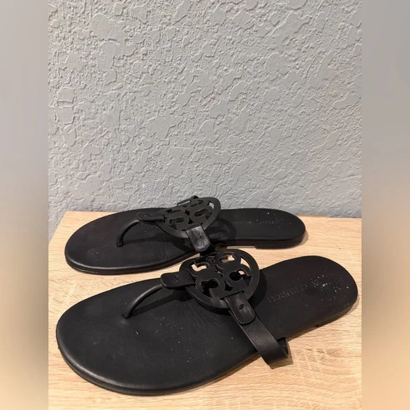 Tory Burch MILLER SOFT SANDAL in PERFECT BLACK sz 9 - Picture 2 of 6
